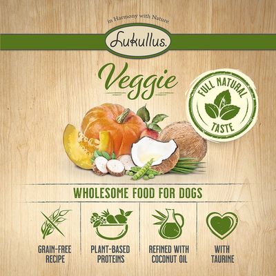 Lukullus Veggie, Full Natural Taste, Wholesome food for dogs. Grain-free recipe, plant-based proteins, refined with coconut oil, with taurine. Tekst deels in het Engels.