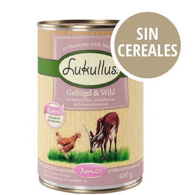 Lukullus Geflügel & Wild Junior 400 g, sin cereales. Extra calcio y fósforo. Con boniato, arándanos y aceite de girasol. Texto en alemán e inglés visible en el envase. Lukullus Geflügel & Wild Junior 400 g, sin cereales. Extra calcio y fósforo. Con boniato, arándanos y aceite de girasol. Texto en alemán e inglés visible en el envase.