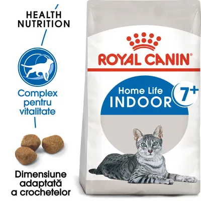 ROYAL CANIN Home Life INDOOR 7+, Complex pentru vitalitate, Dimensiune adaptată a crochetelor, imagine cu pisică și crochete. Text în engleză și română vizibil pe ambalaj.