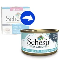Schesir Kitten Care 3–12, tonfisk med aloe i gelé. Burk och förpackning med text: 'Tonnetto con aloe', 'Thunfisch mit Aloe', 'in jelly'. Stor blå pil visas.