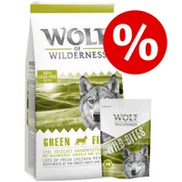 Wolf of Wilderness Green Fields croquettes et sachet Wild Bites, mention 100% grain-free recipe, grand symbole pourcentage rouge indiquant une offre ou promotion visible sur l’image.