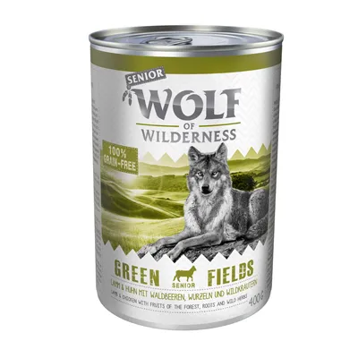 Wolf of Wilderness Senior Green Fields våtfoderburk 400 g, 100 % grain-free, lamm & kyckling med skogsbär, rötter och vilda örter. Bild på varg och landskap på etiketten.