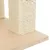 Detalle de poste rascador cuadrado para gatos, recubierto de cuerda de sisal beige sobre base de madera clara.