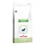 Pungă Royal Canin Pediatric Weaning Feline, text vizibil: VETERINARY EXCLUSIVE, PEDIATRIC WEANING, FELINE, ROYAL CANIN, VETERINARY CARE NUTRITION, siluetă pisică albastră pe ambalaj.