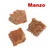 Tre cubetti di snack per animali, colore marrone chiaro, con la scritta visibile 'Manzo' in rosso in alto a destra.