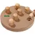 Karlie Intelligenzspielzeug aus Holz mit runden Steckelementen. Hand hebt ein Element, darunter ist ein verstecktes Leckerli sichtbar. Karlie Intelligenzspielzeug aus Holz mit runden Steckelementen. Hand hebt ein Element, darunter ist ein verstecktes Leckerli sichtbar.
