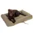 Brauner Hund liegt auf einem olivgrünen Hundebett mit sichtbarem Stoffetikett 'EcoLife'.