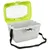 Transportbox av plast med grönt lock, ventilationsspringor och svart bärrem. Låsmekanism synlig framtill.