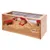 Holzgehege mit Plexiglasfront, rotem Zubehör wie Häuschen und Brücke, Einstreu aus Holzspänen, Futternapf und Wasserbehälter sichtbar.