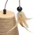 Juguete con cuerda de sisal, base de madera y pluma colgante en cordón con bola negra.