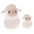 Twee pluchen speeltjes in de vorm van een schaap, één groot en één klein, met beige vacht en witte details.