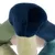 Jouet pour animal en tissu peluche, formes tubulaires entrelacées de couleurs bleu marine, vert et beige. Aucune marque ou texte visible.