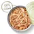 Otevřená konzerva s masem a krevetami, viditelný nápis '100% Natural' na obrázku.