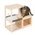 Holz-Katzenmöbel mit Kratzfläche, Hängematte, Spielball und Sisal-Kratzsäule. Katze sitzt auf der oberen Plattform.