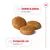 Tres croquetas de pienso. Texto visible: 'Contenido de proteínas de alta calidad' y 'Enriquecido con vitaminas C y E'.