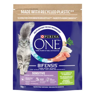 Purina ONE Bifensis Sensitive, made with recycled plastic, highlights strong natural defences, gut microbiome support, high digestibility, and turkey as main ingredient.
