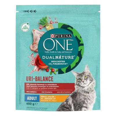 Purina ONE DualNature Uri-Balance kattenvoer, Adult, met cranberry en kip, 650 g. Tekst: helpt gezonde urinewegen te ondersteunen. Kat afgebeeld op de verpakking.