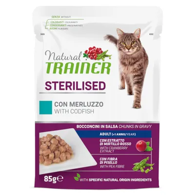 Natural Trainer Sterilised with codfish, chunks in gravy for adult cats, 85g. With cranberry extract and pea fibre. Visible text: senza colourants, preservatives, flavours.