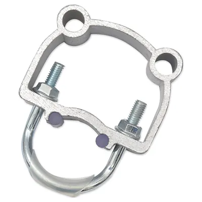 Metallinen kiinnitysteline, jossa kaksi pulttia ja U-muotoinen osa. Materiaalina metalli, näkyvissä kolme pyöreää reikää ja muovisuojus U-osassa.