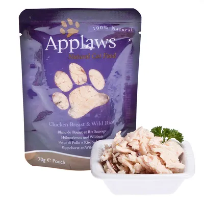 Applaws Natural Cat Food, Chicken Breast & Wild Rice, 70 g vrećica. Prikazana otvorena hrana u zdjelici s peršinom. Tekst na engleskom jeziku.