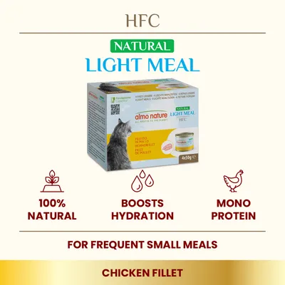 Natural light meal chicken fillet, 100% natural, boosts hydration, mono protein, suitable for frequent small meals. Product box with chicken fillet shown.