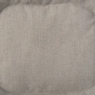 Nahaufnahme eines grauen Stoffmaterials mit feiner Textur, möglicherweise für ein Haustierbett oder Zubehör.