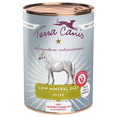 Boîte Terra Canis Low Mineral Diät Pferd, alimentum veterinarium, 100 % Lebensmittelqualität aller Rohstoffe, illustration de cheval, texte en allemand visible sur l’étiquette.