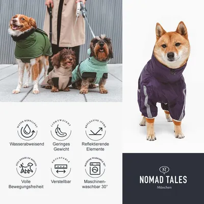 Hunde in wetterfesten Overalls, Symbole mit Text: Wasserabweisend, geringes Gewicht, reflektierende Elemente, volle Bewegungsfreiheit, verstellbar, maschinenwaschbar 30°. Nomad Tales München. Hunde in wetterfesten Overalls, Symbole mit Text: Wasserabweisend, geringes Gewicht, reflektierende Elemente, volle Bewegungsfreiheit, verstellbar, maschinenwaschbar 30°. Nomad Tales München.