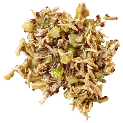 Cibo umido per animali con pezzi visibili di carne sfilacciata, verdure a dadini e semi. Nessun marchio o testo visibile.