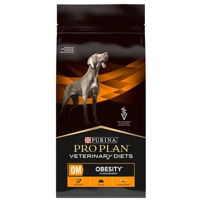 Balení krmiva PURINA PRO PLAN VETERINARY DIETS OM OBESITY MANAGEMENT s obrázkem psa, texty High Protein, Low Kcal, Glucose Control.