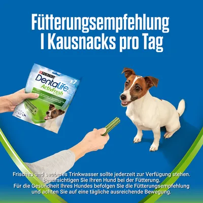 Fütterungsempfehlung: 1 Kausnack pro Tag. Frisches Trinkwasser bereitstellen, Hund bei der Fütterung beaufsichtigen und auf tägliche Bewegung achten. Produkt: Purina Dentalife ActivFresh.
