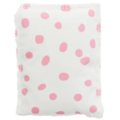 Малка възглавничка от бял плат с розови точки и видими шевове по ръбовете. Материал: текстил.
