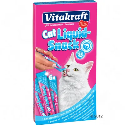 Vitakraft Cat Liquid-Snack, 6 annospakkausta. Pakkauksessa valkoinen kissa nuolemassa nestemäistä herkkua pussista. Teksti: kalorienarm, ohne Farb & Konservierungsstoffe.