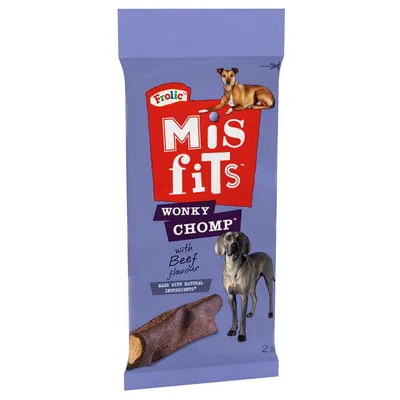 Misfits Wonky Chomp with beef flavour, made with natural ingredients. Image shows two pieces of the treat and text highlighting beef flavour.