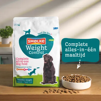 SMØLKE Weight Control, complete alles-in-één hondenvoer, uniek eiwitprofiel, gezond gewicht, 3 kg. Tekst: Complete alles-in-één maaltijd. SMØLKE Weight Control, complete alles-in-één hondenvoer, uniek eiwitprofiel, gezond gewicht, 3 kg. Tekst: Complete alles-in-één maaltijd.