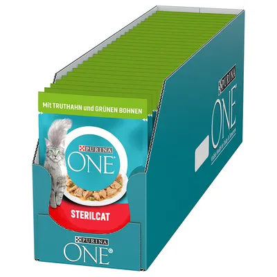 Purina ONE Sterilcat with turkey and green beans. Packaging visible in a display box.