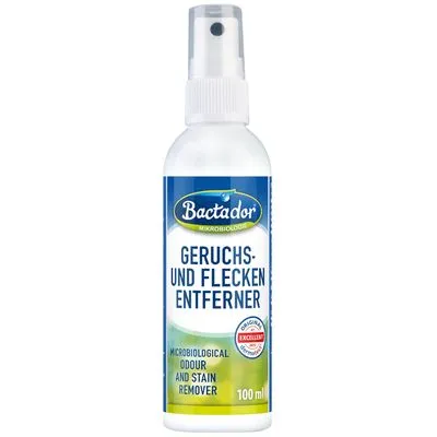 Bactador Geruchs- und Fleckenentferner spray, microbiological odour and stain remover, 100 ml. Tekst op fles deels in het Duits en Engels.