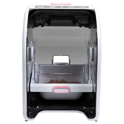 Automatischer Futterspender mit herausziehbarer Schale, geeignet für die präzise Portionierung von Tierfutter. Transparente Front und Bedienelemente oben sichtbar.
