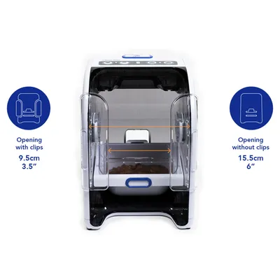 Produktbild eines Futterautomaten mit zwei Öffnungsgrössen: Mit Clips 9,5 cm (3,5 Zoll), ohne Clips 15,5 cm (6 Zoll). Sichtbare Futterschale im Inneren.