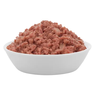 Ciotola bianca con alimento umido per pet di colore marrone rosato, consistenza macinata.