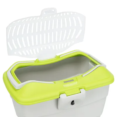 Transportbox med grönt lock och vitt ventilationsgaller, öppen. Lämplig för säker förvaring eller transport av föremål.