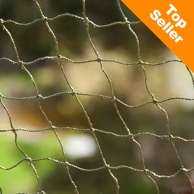 Nahaufnahme eines grünen Schutznetzes mit quadratischer Maschenstruktur. Orange Ecke oben rechts mit Text 'Top Seller'.
