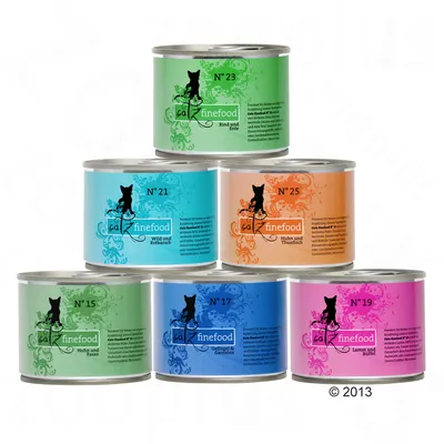 catz finefood -kissanruokapurkit, näkyvissä numerot N°15, N°17, N°19, N°21, N°23 ja N°25 sekä makutekstit saksaksi. Metallipurkit eri väreissä.