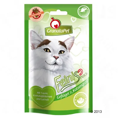 GranataPet Feinis Snack macskaeledel csomagolás, látható szöveg: Ohne Getreide, Mit Taurin, Granatapfelkernen und Lachsöl, Geflügel & Katzengras, Hergestellt in Österreich