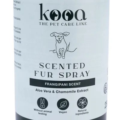 kooa Scented Fur Spray med frangipani-doft, aloe vera och kamomillextrakt. Utan djurförsök, vegansk, naturliga ingredienser. Innehåll: 250 ml.
