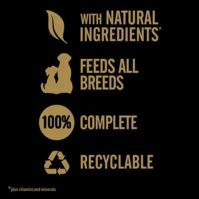 Testo in inglese: With natural ingredients*, Feeds all breeds, 100% complete, Recyclable. Nota: *plus vitamins and minerals.
