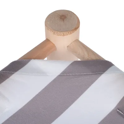 Detailweergave van een houten frame met gestreepte stof in grijs en wit, geschikt voor huisdiermeubels of accessoires.