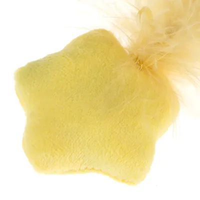 Gult stjärnformat plyschleksak med fluffigt fjäderhäng.