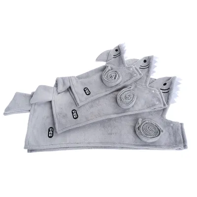 Grey towels in shark shape with Trixie logo, various sizes visible.