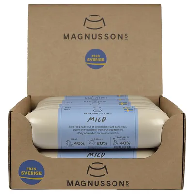 Magnussons Mild pasja hrana iz švedskega govejega in svinjskega mesa, zelenjave in organov. Znak Från Sverige viden. Sestavine: meso 40 %, organi 20 %, zelenjava in olje 40 %.